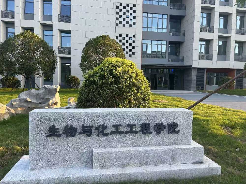 聂拉木县扬州职业大学体育场高杆灯项目